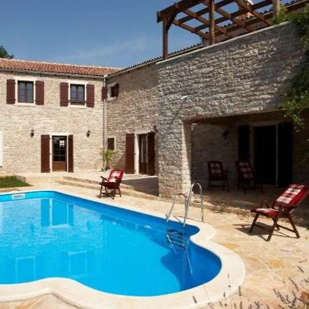 Luxurious In With Swimming Pool * Pazin